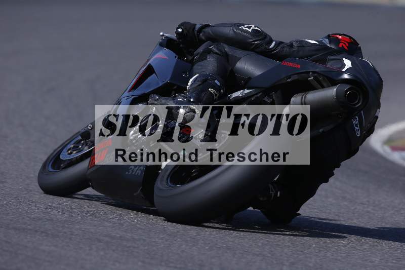 /Archiv-2023/28 05.06.2023 Moto Club Anneau du Rhin/rouge-expert/unklar